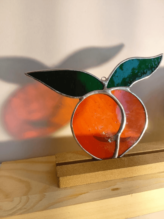 Boule de pêche orange grandes feuilles 