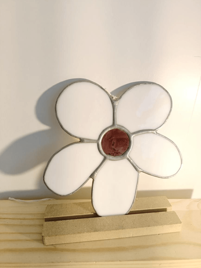Fleur blanche au cœur violet 