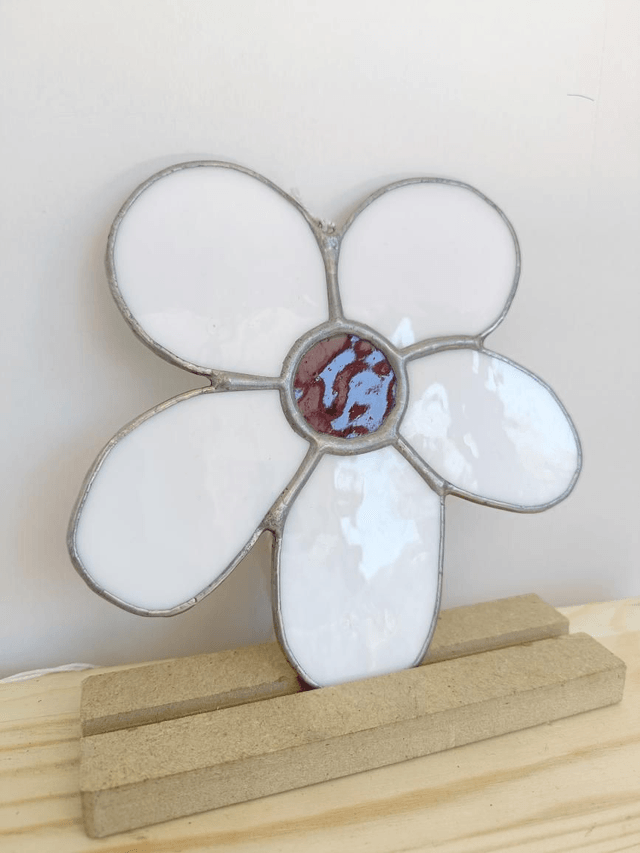 Fleur blanche au cœur violet 