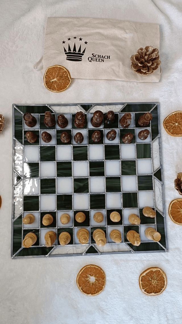 Echiquier en vitrail L'olivier en vert olive - Sur commande