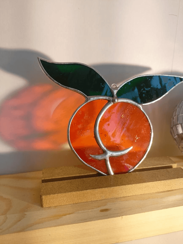 Boule de pêche orange grandes feuilles 